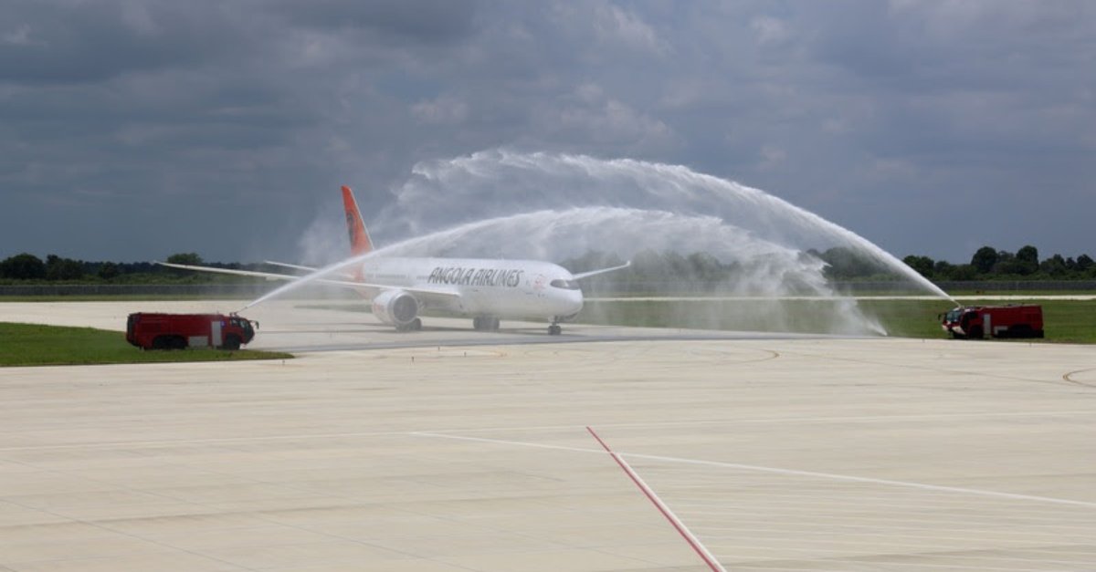 Taag Apresenta Sua Nova Classe Executiva Do Boeing Dreamliner